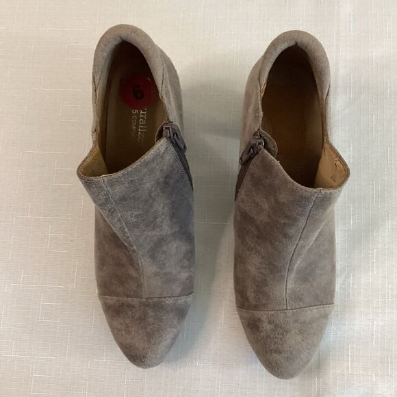 Naturalizer Tan Faux Suede Booties Size 6 - Picture 3 of 15